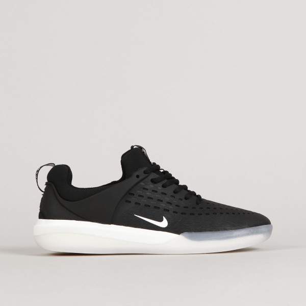 Nike sb nyjah black and white on sale